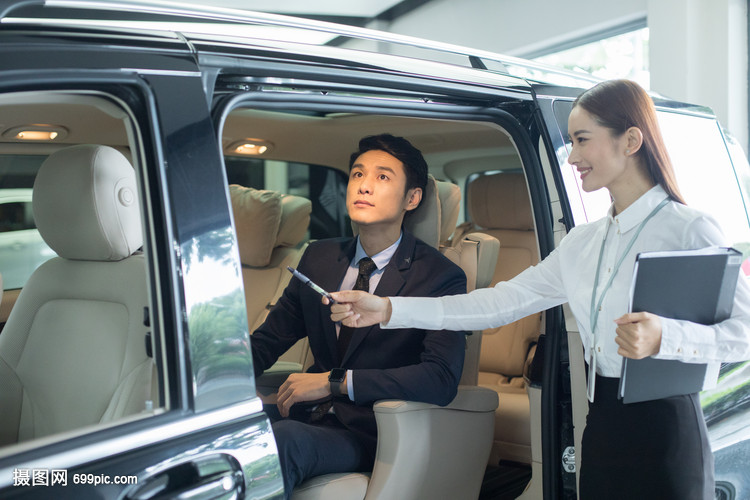 貼心顧問?智選座駕 汽車銷售服務(wù)人員如何為客戶推薦理想汽車